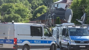 Limanowa. Służby w Starej Wsi podczas obławy za 57-latkiem