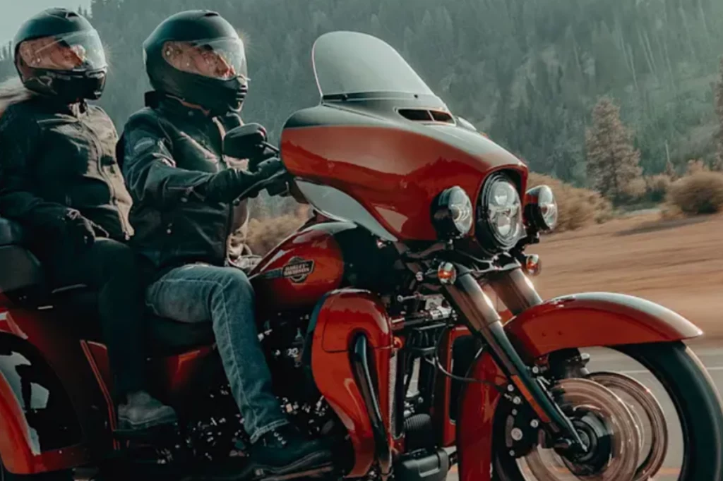 Kierowca dokładnie zapoznał się z nowelizacją z 2014 r. Okazuje się, że posiadając kat. B może jeździć motocyklami o mocy ponad 100 KM. Warunki są dwa.