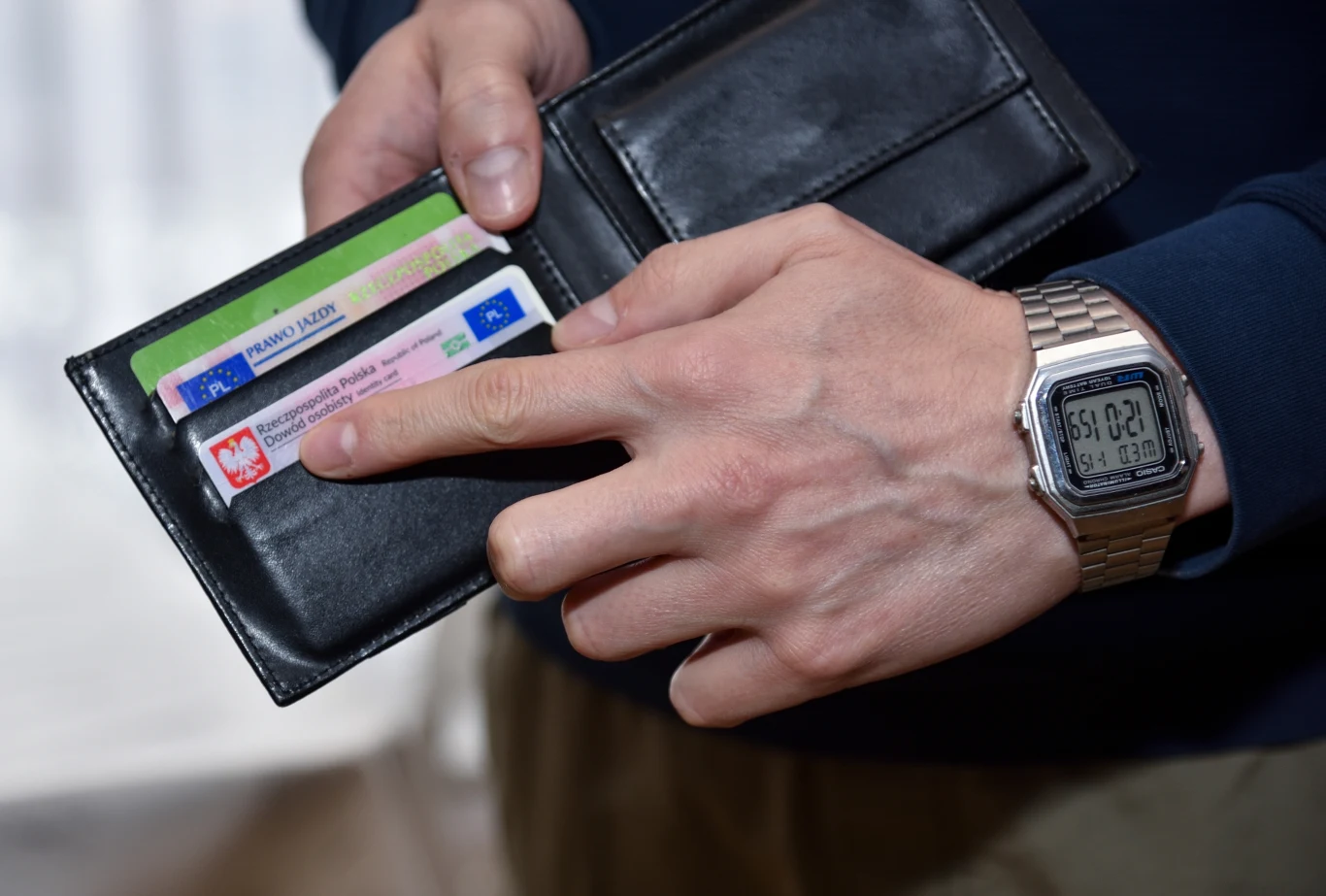 Gdzie znajduje się numer i seria dowodu osobistego? Te dane są wymagane w wielu miejscach. Gdzie znajduje się numer i seria dowodu osobistego? Te dane są wymagane w wielu miejscach.