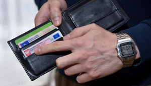 Gdzie znajduje się numer i seria dowodu osobistego? Te dane są wymagane w wielu miejscach.