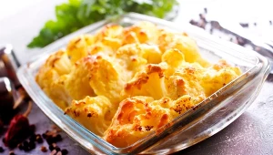 Pyszny zapiekany kalafior z serem. O wiele lepszy niż z masłem i bułką