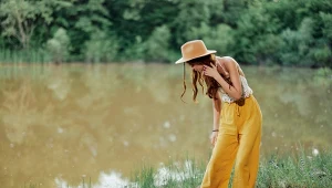 To najlepsze spodnie na upał. Bardziej eleganckie i modniejsze od szortów