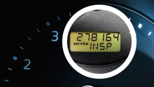 Komputer pokazuje "service". Ile mogę przejechać z takim komunikatem?
