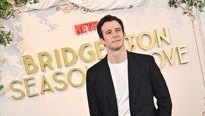 "Bridgertonowie": Luke Thompson podbił serca widzów