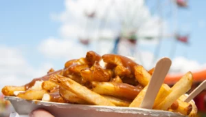 Syrop klonowy, drażliwa pizza i kebab... na słodko. O patchworkowym smaku Kanady (z przepisem na poutine idealne)