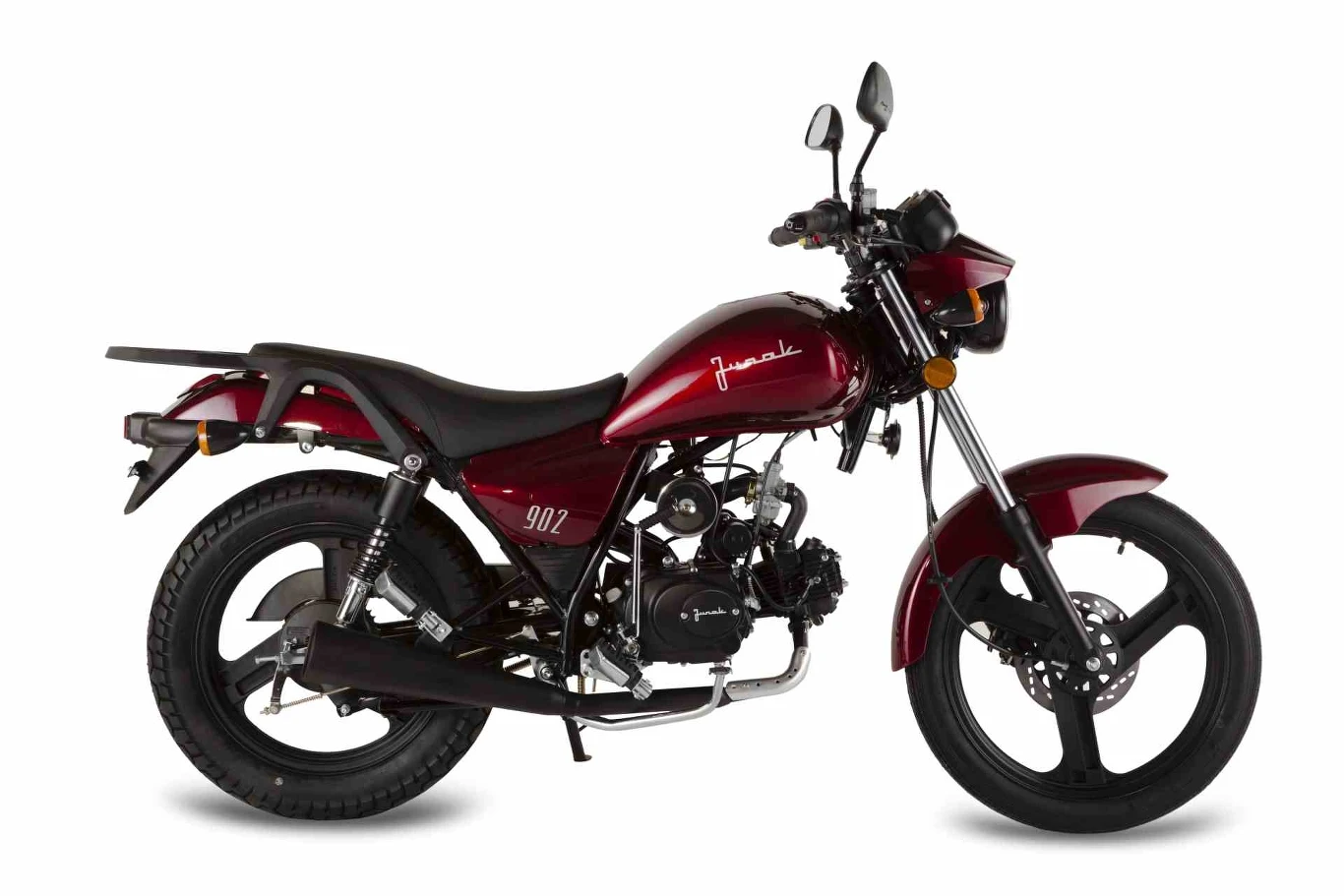 Motocykl typu cruiser w kolorze bordowym, wyposażony w okrągłe lusterka, szerokie siedzenie oraz solidną ramę, z widocznym napisem marki na zbiorniku paliwa.
