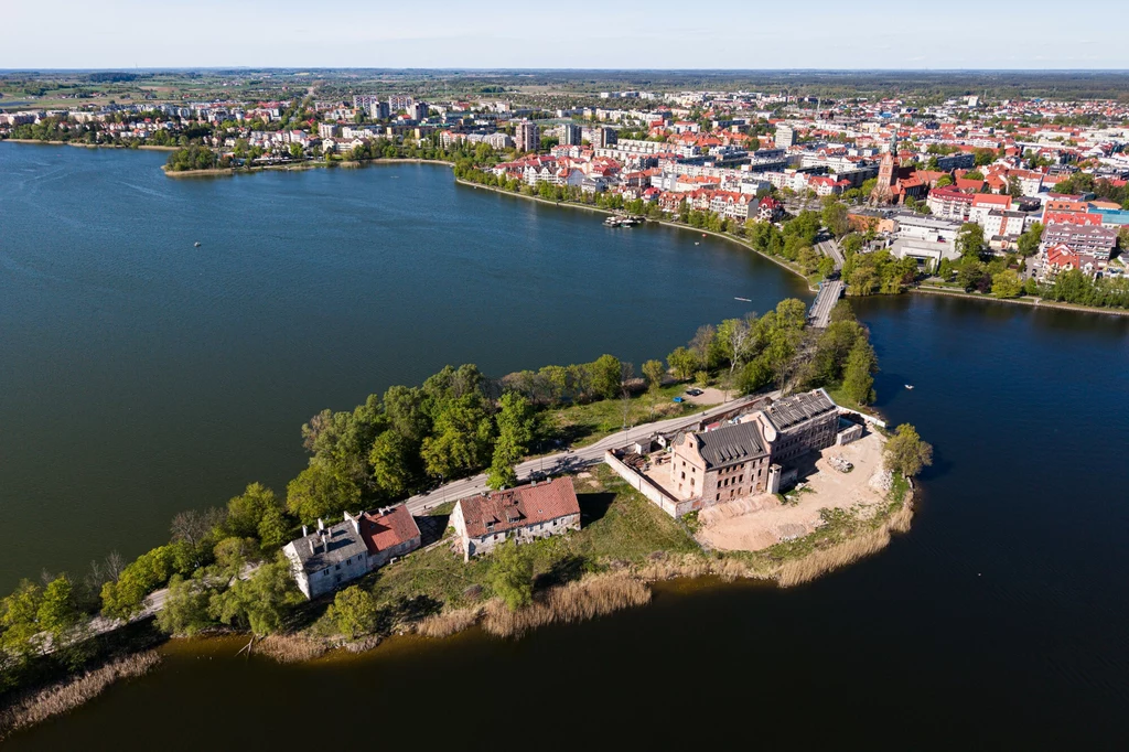 Wyspa Zamkowa i ruiny zamku na jeziorze Ełckim