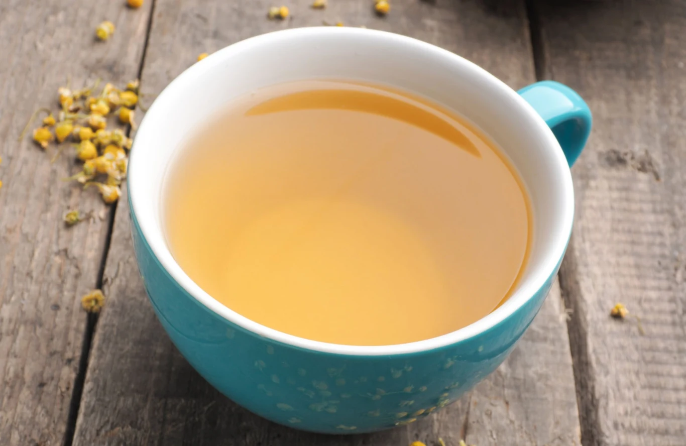 Napar z rumianku świetnie wpływa na układ trawienny Napar z rumianku świetnie wpływa na układ trawienny