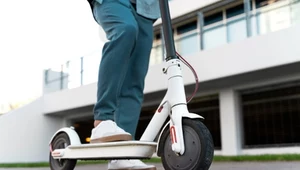 Hulajnoga elektryczna a rower elektryczny – co lepiej wybrać?