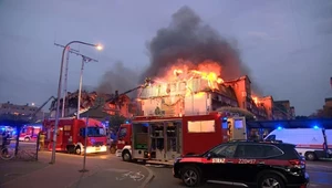 Wielki blok w ogniu. Służby z pilnym apelem. Normy przekroczone trzykrotnie