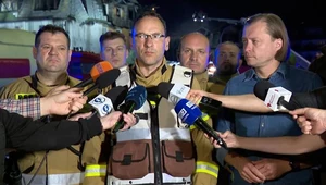 Płomienie strawiły budynek w Ząbkach. Straż przechodzi do kolejnego etapu