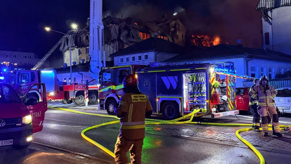 Pożar bloków w Ząbkach. Zapowiedziano zwołanie sztabu kryzysowego Pożar bloków w Ząbkach. Zapowiedziano zwołanie sztabu kryzysowego