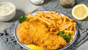 Nieuczciwe praktyki smażalni nad morzem. Co można dostać zamiast dorsza? 