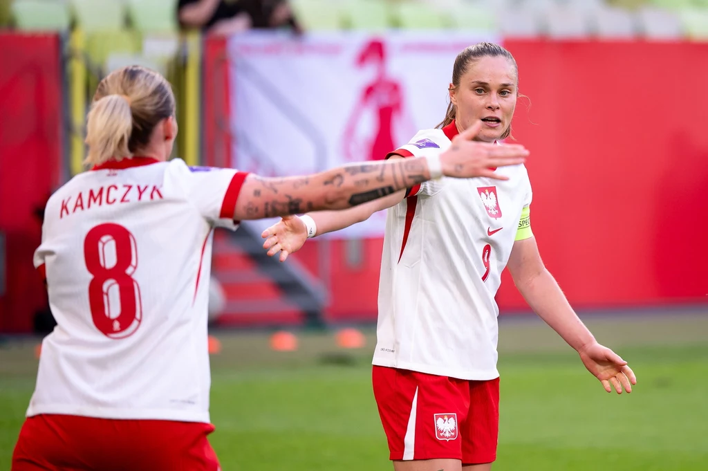 Ewelina Kamczyk i Ewa Pajor w barwach reprezentacji Polsko kobiet Ewelina Kamczyk i Ewa Pajor w barwach reprezentacji Polsko kobiet