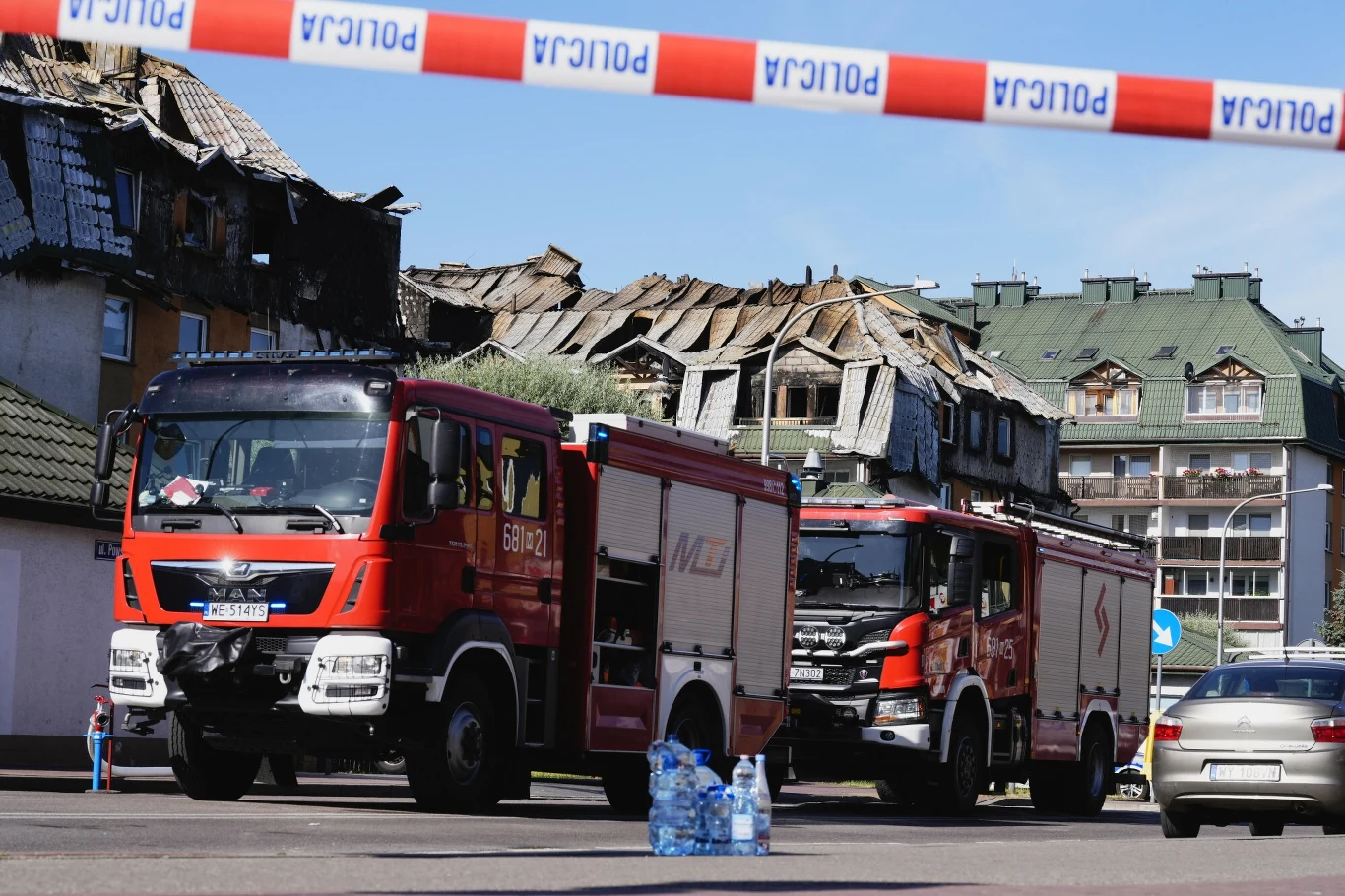 Ząbki. Zniszczenia bloków mieszkalnych po pożarze Ząbki. Zniszczenia bloków mieszkalnych po pożarze