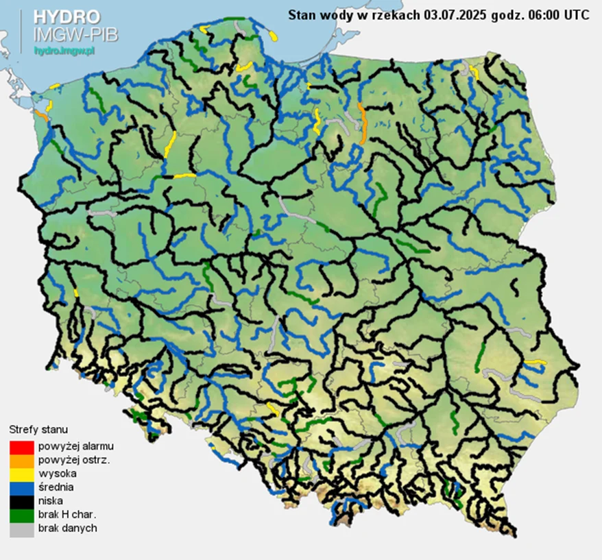 Kolorowa mapa Polski z wyraźnie zaznaczonymi rzekami oraz regionami według poziomu wody, oznaczonymi od najniższego do przekraczającego stan alarmowy. Na mapie umieszczono czytelną legendę wyróżniającą strefy stanu wód, linie korytarzy rzecznych i brak...