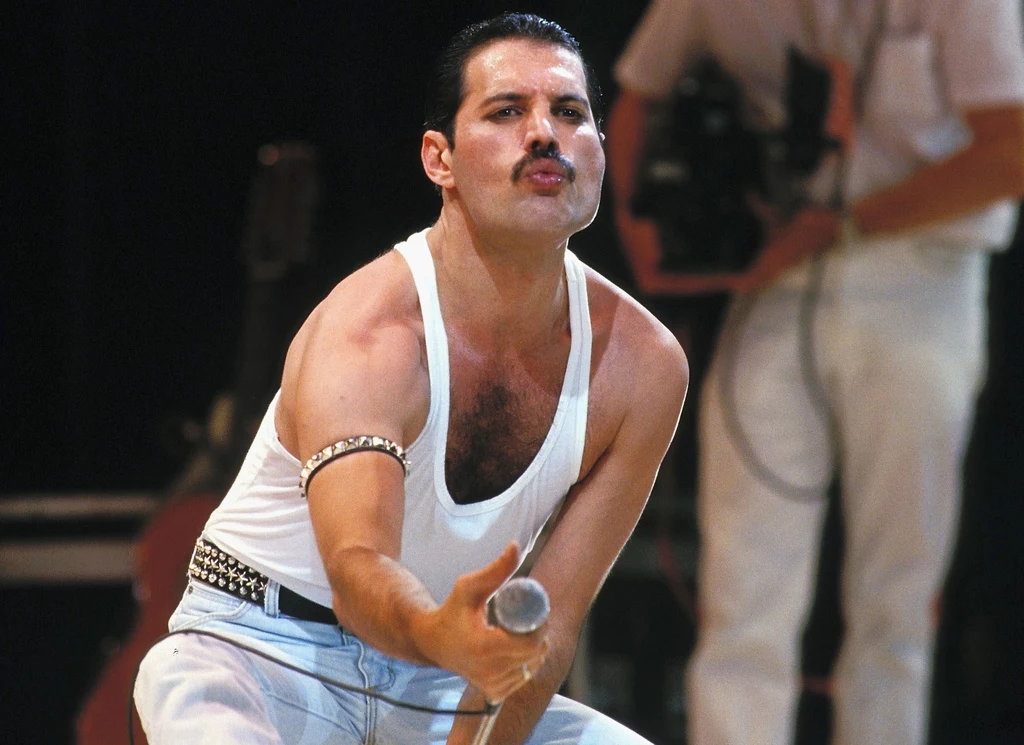 Freddie Mercury (Queen) podczas Live Aid - Stadion Wembley w Londynie, 13 lipca 1985 r. Freddie Mercury (Queen) podczas Live Aid - Stadion Wembley w Londynie, 13 lipca 1985 r.