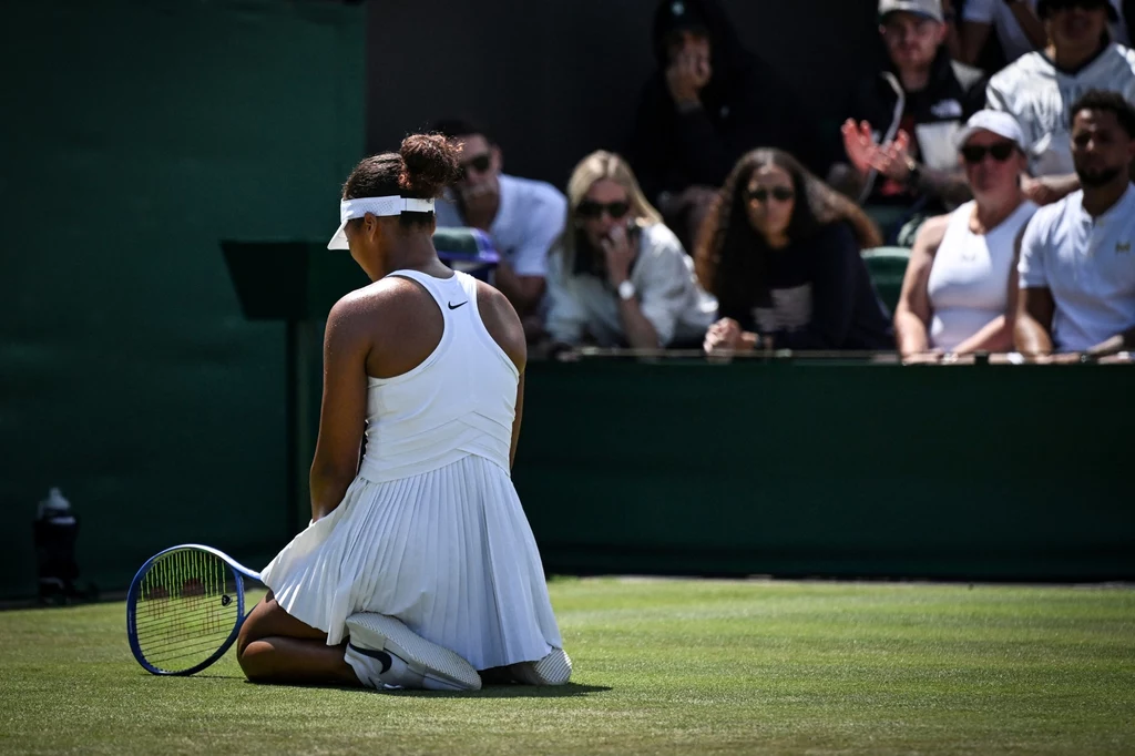 Naomi Osaka przegrała z Anastazją Pawluczenkową w trzeciej rundzie Wimbledonu Naomi Osaka przegrała z Anastazją Pawluczenkową w trzeciej rundzie Wimbledonu