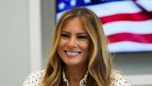 Melania Trump zachwyca. Podobną jedwabną koszulę znaleźliśmy na wyprzedaży 