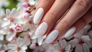 Powrót manicure, za którym szalały gwiazdy. W nowej odsłonie to hit tego lata