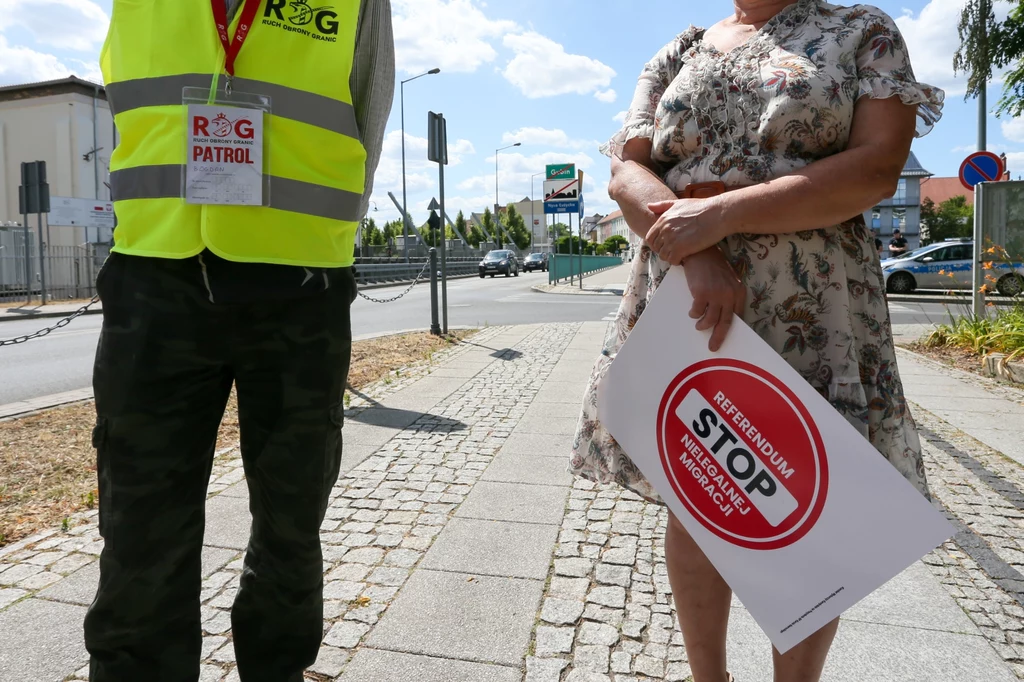 Pikieta pod egidą Ruchu Obrony Granic na polsko-niemieckim moście granicznym w Gubinie Pikieta pod egidą Ruchu Obrony Granic na polsko-niemieckim moście granicznym w Gubinie