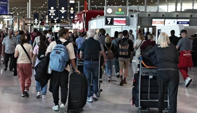 Wyrobienie paszportu wiąże się z opłatą.