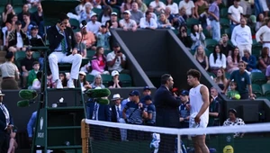 Abstrakcyjne sceny na Wimbledonie, cztery punkty i koniec. Czekali cały dzień