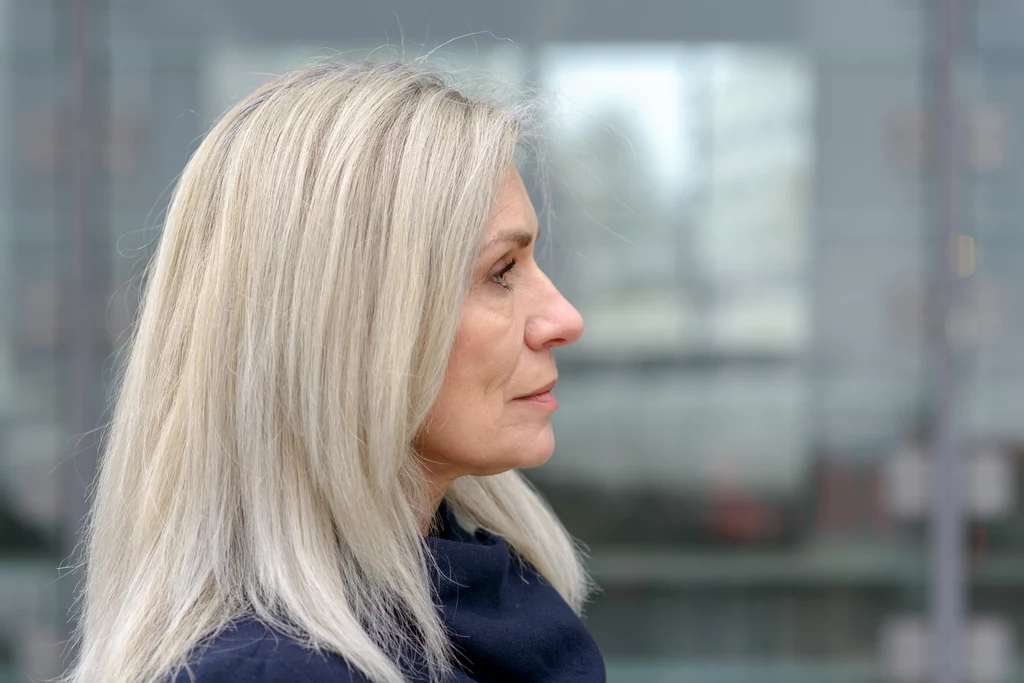 Długie włosy dodają gracji kobiecie w każdym wieku Długie włosy dodają gracji kobiecie w każdym wieku