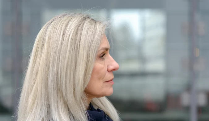 Długie włosy dodają gracji kobiecie w każdym wieku