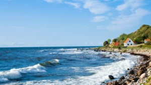 ​Rajska wyspa... na Bałtyku. Czy Bornholm zasługuje na miano "Majorki Północy"? [halo tu wakacje]