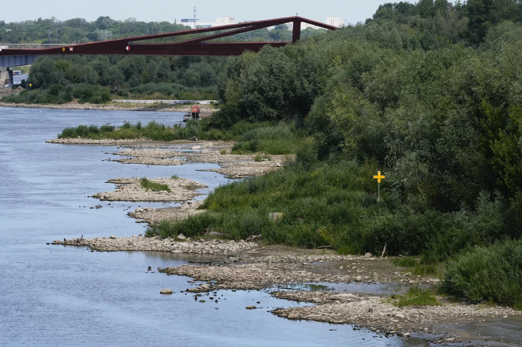 W całej Polsce w 25 punktach odnotowano poziom wody poniżej minimum okresowego. W Wiśle jest szczególnie źle W całej Polsce w 25 punktach odnotowano poziom wody poniżej minimum okresowego. W Wiśle jest szczególnie źle