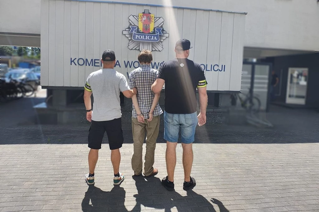 Policjanci zatrzymali lekarza, który wystawiał zbyt dużo recept na leki zawierające środki odurzające Policjanci zatrzymali lekarza, który wystawiał zbyt dużo recept na leki zawierające środki odurzające
