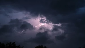 W nocy z niedzieli na poniedziałek na południu Polski mogą wystąpić burze