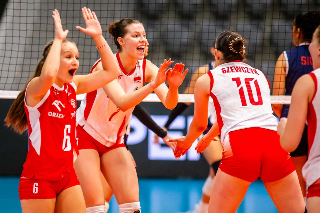 Polskie siatkarki podczas meczu MŚ U19 z reprezentacją Peru Polskie siatkarki podczas meczu MŚ U19 z reprezentacją Peru