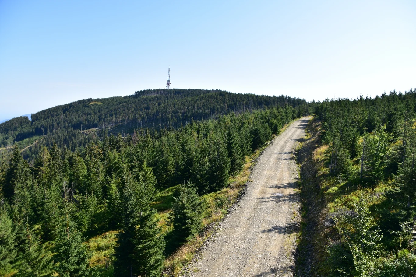 Szczyrk i jego okolice to prawdziwy raj dla miłośników aktywnego wypoczynku. Tras pieszych i rowerowych jest tutaj pod dostatkiem. 