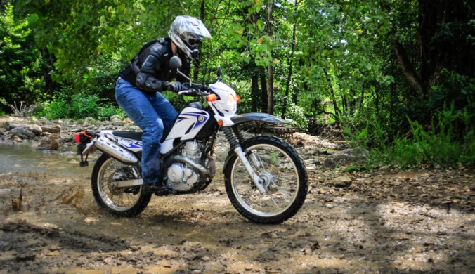 Motocykl Yamaha XT250 rocznik 2008. Wersja wojskowa dostanie m.in. specjalne malowanie i uchwyt na narty (zdj. poglądowe)
