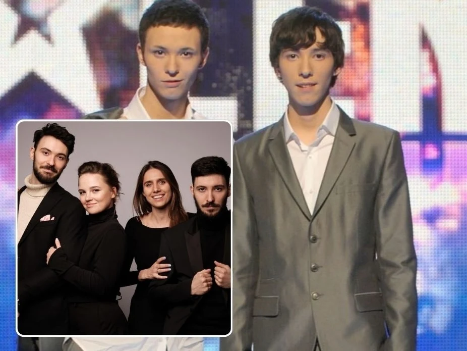 Bracia Legunowie Dwie młode osoby w garniturach stoją na tle jasnych świateł, a na środku kadru znajduje się mniejsze zdjęcie przedstawiające cztery osoby, z których dwie kobiety i dwóch mężczyzn ubranych są w eleganckie, ciemne stroje.