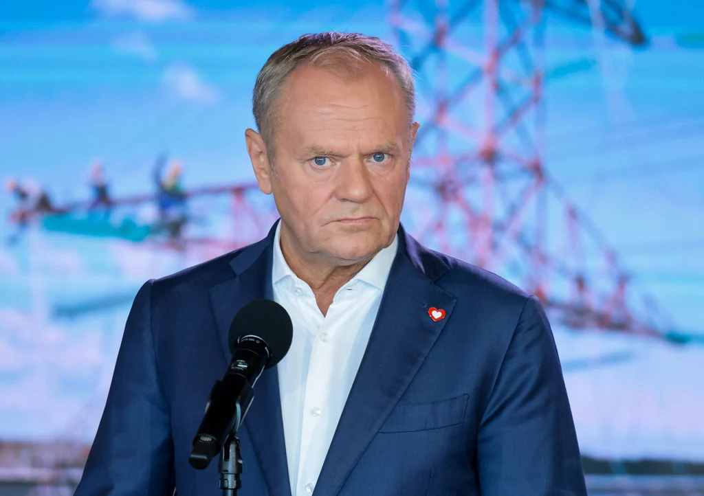 Donald Tusk powinien złożyć dymisję czy nadal być premierem? Polacy wskazali w nowym sondażu Donald Tusk powinien złożyć dymisję czy nadal być premierem? Polacy wskazali w nowym sondażu