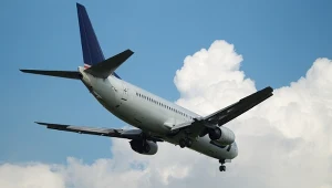 Pierwszy kraj wprowadza podatek od SAF. Na rzecz zrównoważonego lotnictwa