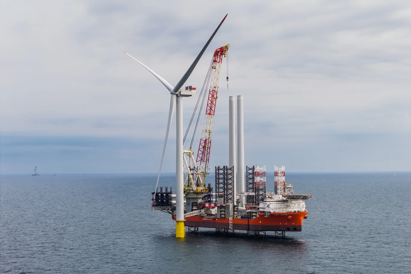 Grupa Orlen wspólnie z Northland Power z sukcesem rozpoczęła instalację największych w Europie turbin wiatrowych. Źródło: Orlen Grupa Orlen wspólnie z Northland Power z sukcesem rozpoczęła instalację największych w Europie turbin wiatrowych. Źródło: Orlen