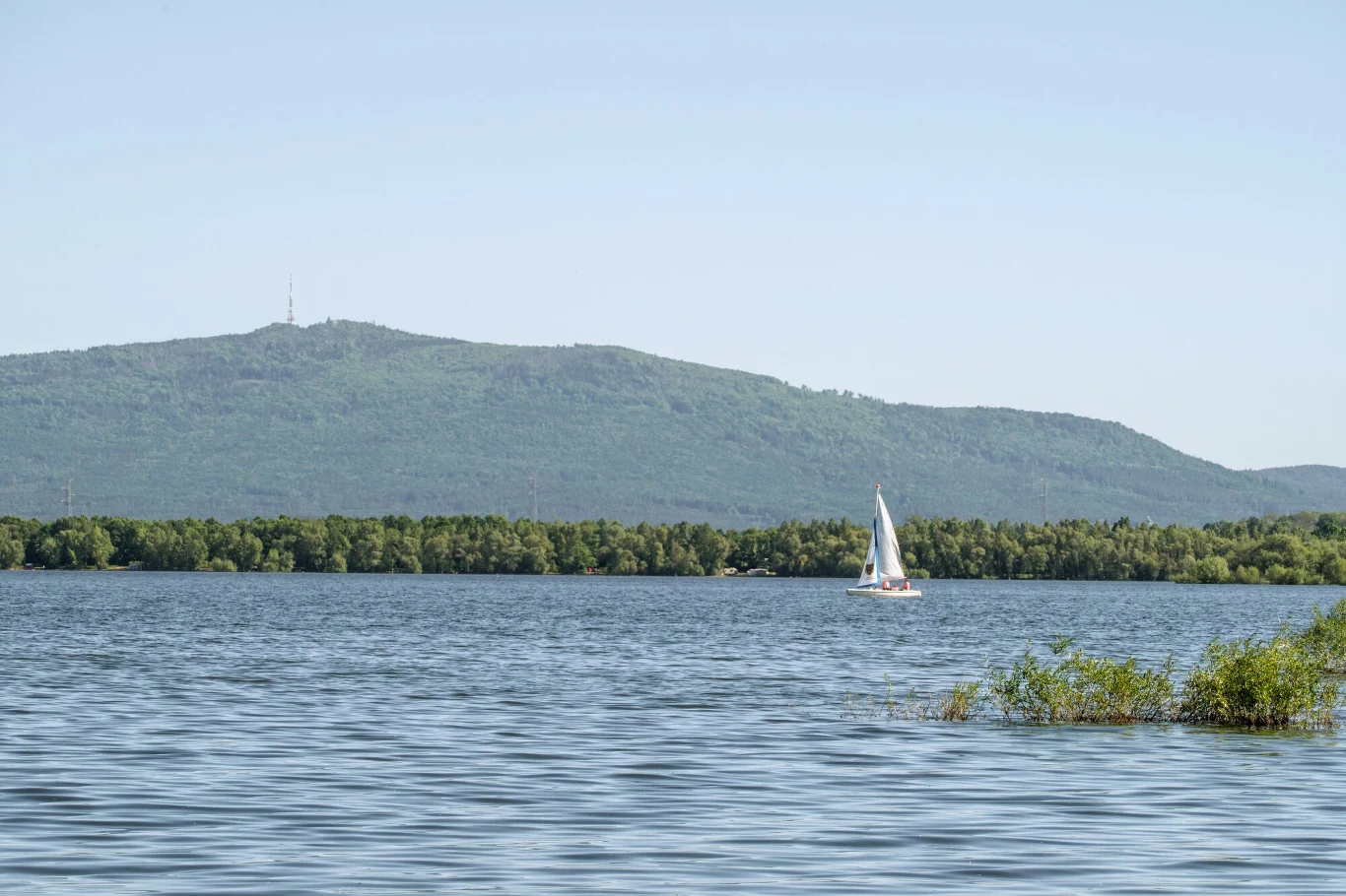 Jezioro Mietkowskie jest największym jeziorem w województwie dolnośląskim Jezioro Mietkowskie jest największym jeziorem w województwie dolnośląskim