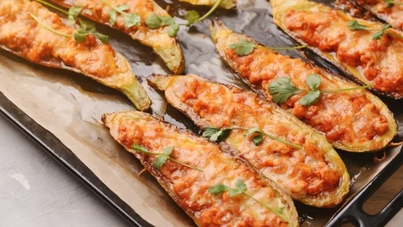 Cukinię faszerowaną przygotujesz w chwilę, a otrzymasz lekki i zdrowy obiad