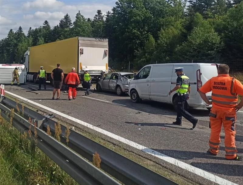 Poważne karambole na trasach S7. Lądowało Lotnicze Pogotowie Ratunkowe