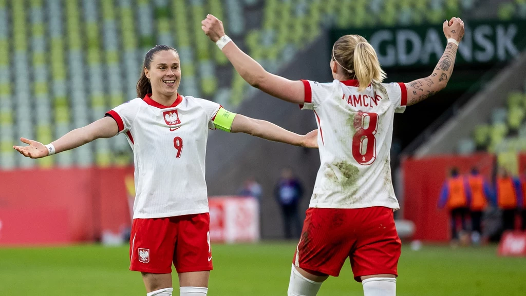 Ewa Pajor (z lewej) i Ewelina Kamczyk w 2013 r. pokonały Szwedki i wygrały Euro U17. Teraz na taki sam wynik liczą we wtorek