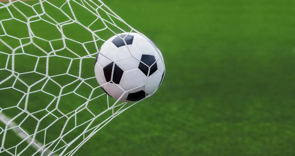 Dzięki inicjatywom Polskiego Związku Piłki Nożnej, rodzice z całej Polski mogą dziś wprowadzić swoje córki w świat futbolu Dzięki inicjatywom Polskiego Związku Piłki Nożnej, rodzice z całej Polski mogą dziś wprowadzić swoje córki w świat futbolu