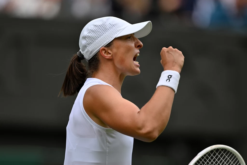 Iga Świątek rywalizowała z Clarą Tauson o awans do ćwierćfinału Wimbledonu Iga Świątek rywalizowała z Clarą Tauson o awans do ćwierćfinału Wimbledonu