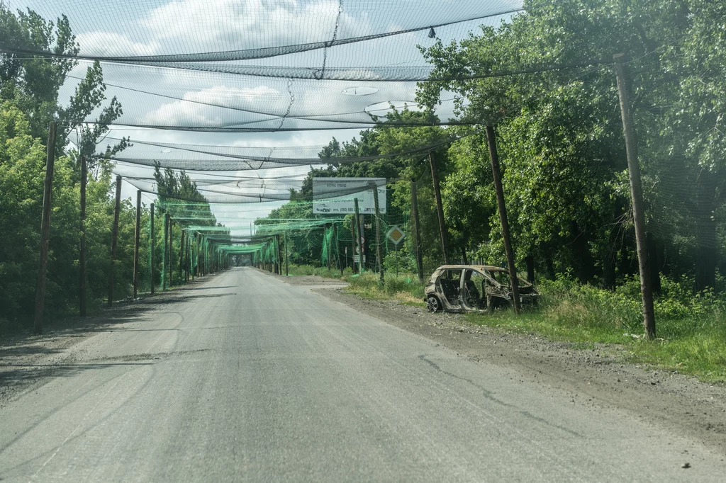 Ukraińcy wykorzystują sieci rybackie do odpierania ataków rosyjskich dronów Ukraińcy wykorzystują sieci rybackie do odpierania ataków rosyjskich dronów