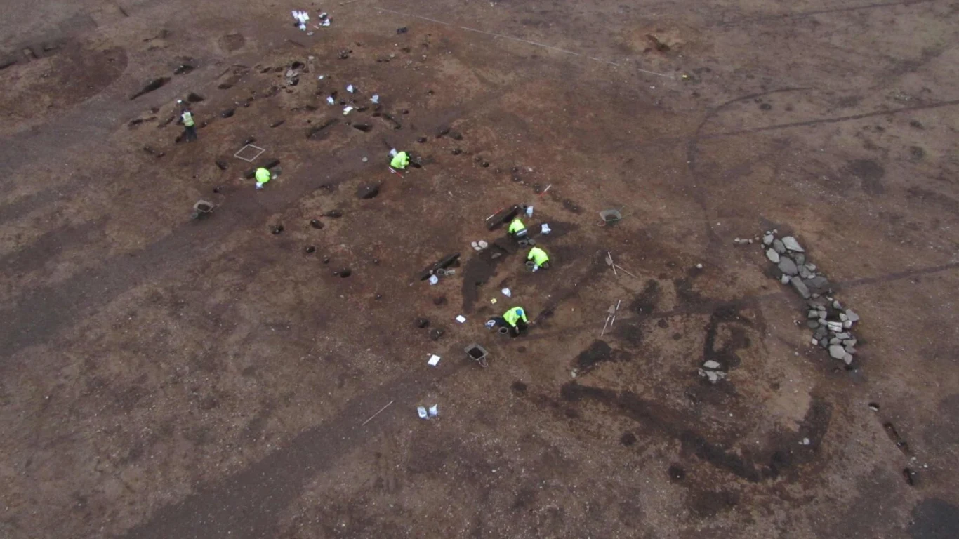 Archeolodzy pracujący przy największej neolitycznej hali na terenie Szkocji (zdj. ilustracyjne) Archeolodzy pracujący przy największej neolitycznej hali na terenie Szkocji (zdj. ilustracyjne)