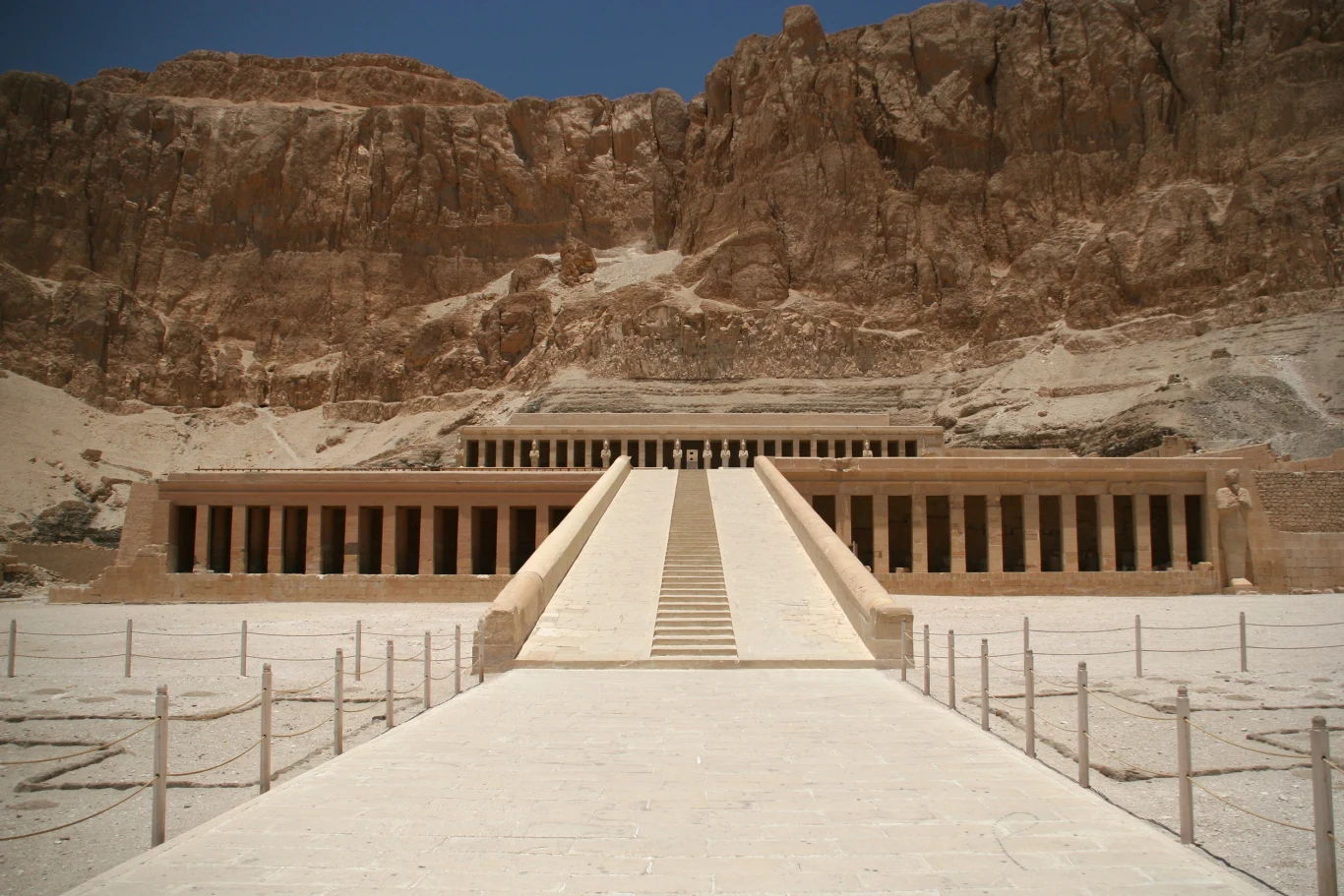 Deir el-Bahar, świątynia Hatszepsut w Luksorze