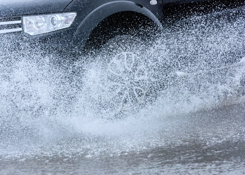 Co to jest aquaplaning? Co to jest aquaplaning?